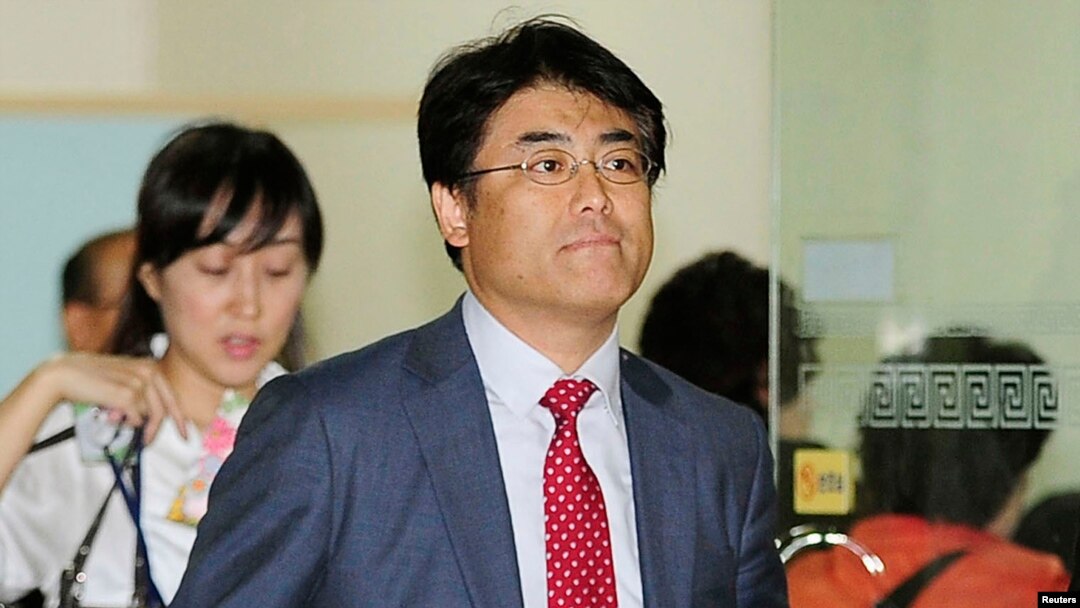 Tatsuya Kato, former Seoul bureau chief for Japan's Sankei Shimbun, arrives at the Seoul Central District Prosecutors' Office October 2, 2014. Prosecutors indicted the Japanese journalist for defamation of President Park Geun-hye over an article he wrote 