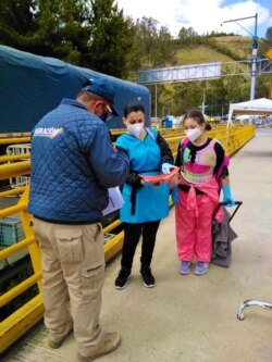 Hasta ahora solo mediante un corredor humanitario los ciudadanos de los dos países que se quedaron varados por el cierre de la frontera, pueden retornar a sus hogares. [Foto Migración Colombia]