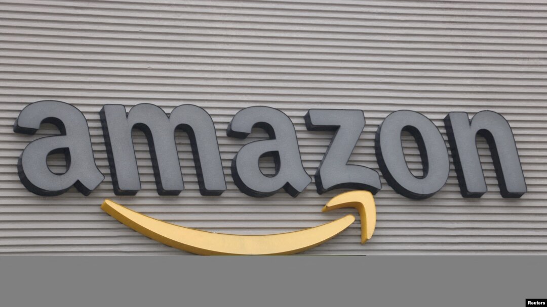 ARCHIVO - Logotipo de Amazon en el Centro Logístico de la empresa antes de la temporada navideña en Tepotzotlán, México, el 13 de diciembre de 2023.