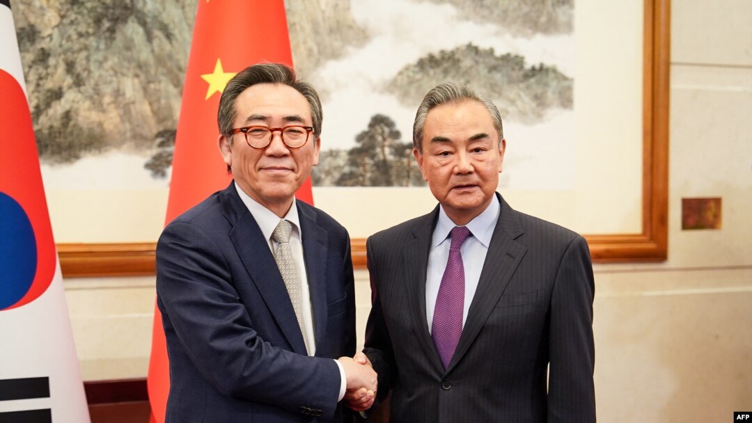 中國外交部長王毅週一(2024年5月13日)會見到訪的南韓外交部長趙兌烈。 （韓國外交部照片）