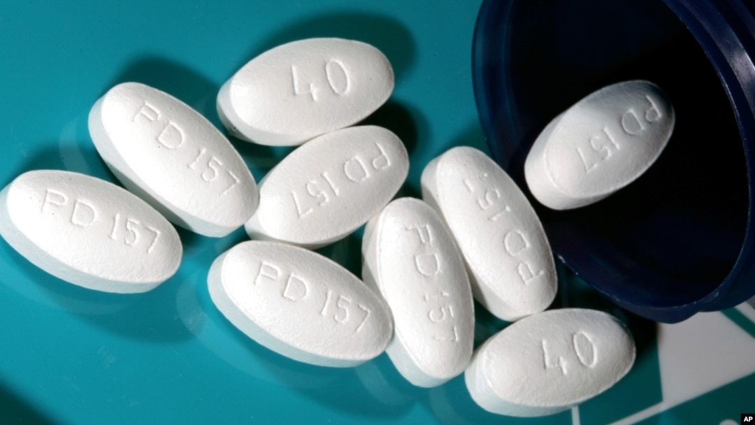 For the first time, a cholesterol-lowering drug has reduced deaths since statins such as Lipitor and Crestor came out decades ago. 