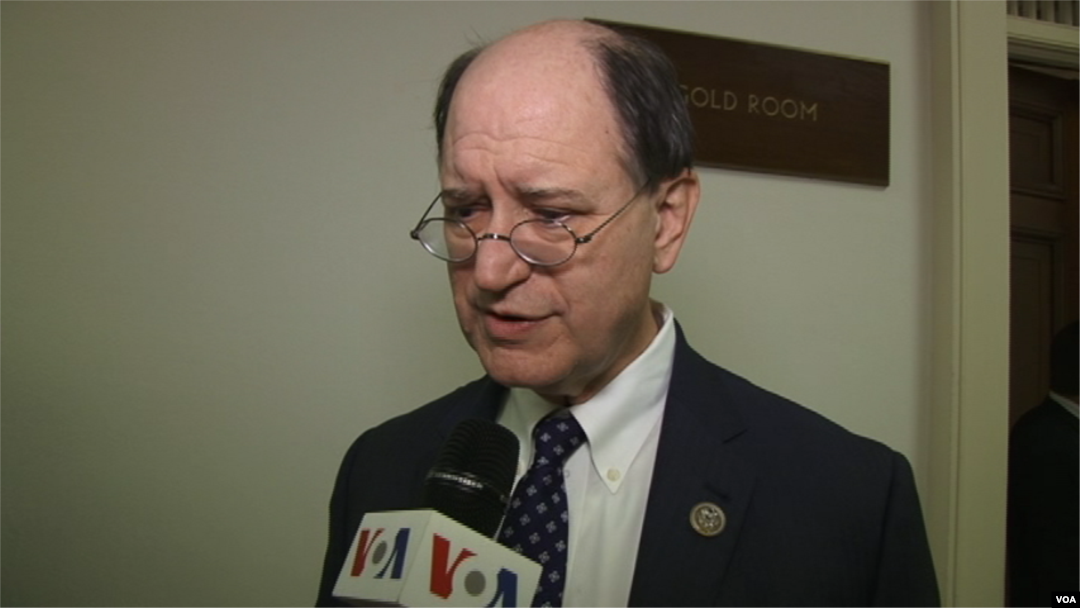 Democratic Congressman Brad Sherman speaks to VOA’s Persian Service on the sidelines of a briefing to members of the Organization of Iranian-American Communities (OIAC) at the Rayburn House Office Building in Washington, Jan. 24, 2017.