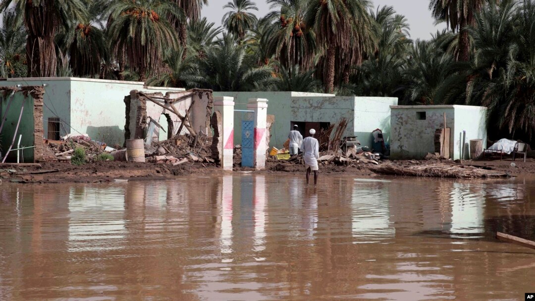 Nyumba zikizungukwa na mafuriko katika kijiji kilicho karibu na mji wa Meroe, nchini Sudan, Agosti 7, 2023. Picha ya AP