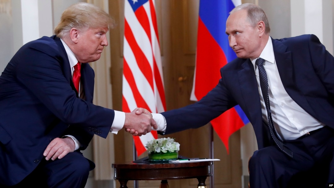 U.S. President Donald Trump, left, and Russian President Vladimir Putin, right, shake hand at the beginning of a meeting at the Presidential Palace in Helsinki, Finland, July 16, 2018. 