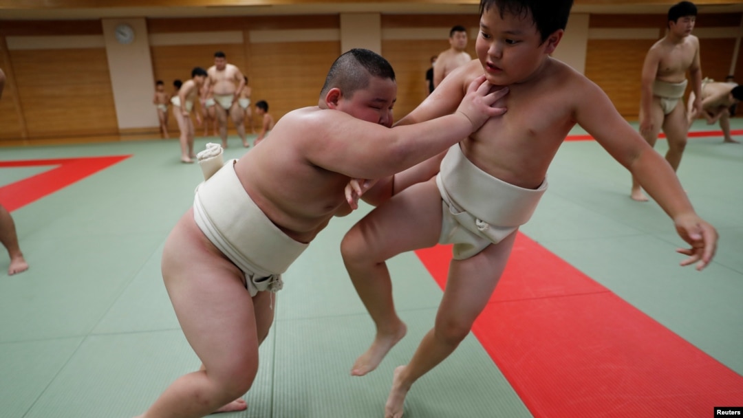 Kyuta Kumagai, 10, practices sumo with a boy at Komatsuryu sumo club in Tokyo, Japan, August 23, 2020. (REUTERS/Kim Kyung-Hoon)