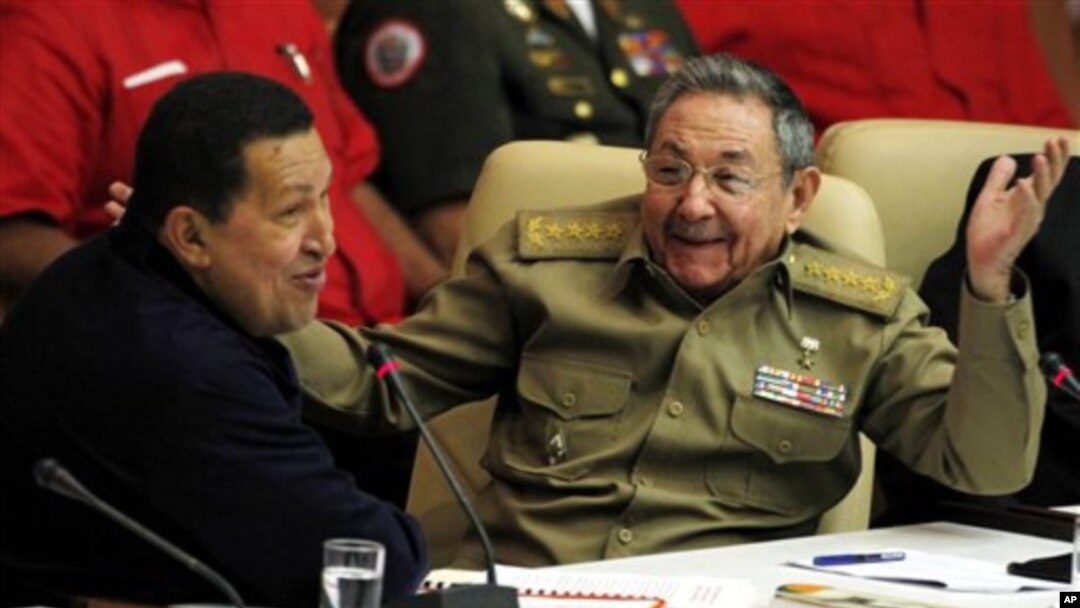 Cuba's President Raul Castro, right, reacts while Venezuela's President Hugo Chavez speaks during a meeting in Havana, Cuba, 8 Nov, 2010