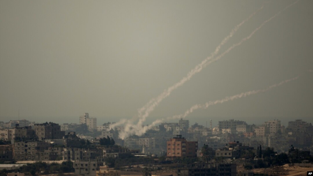 Smoke trails of rocket fired by Palestinian militants from Gaza Strip towards Israel, October 24, 2012. 
