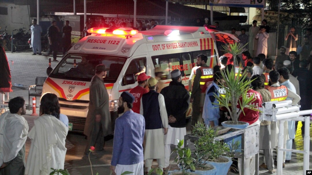 Rescue worker unload earthquake victims from an ambulance at a hospital in Saidu Sharif, a town Pakistan's Swat valley, March 21, 2023. 