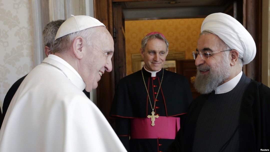Iran's President Hassan Rouhani (R) is welcomed by Pope Francis at the Vatican, Jan. 26, 2016. 