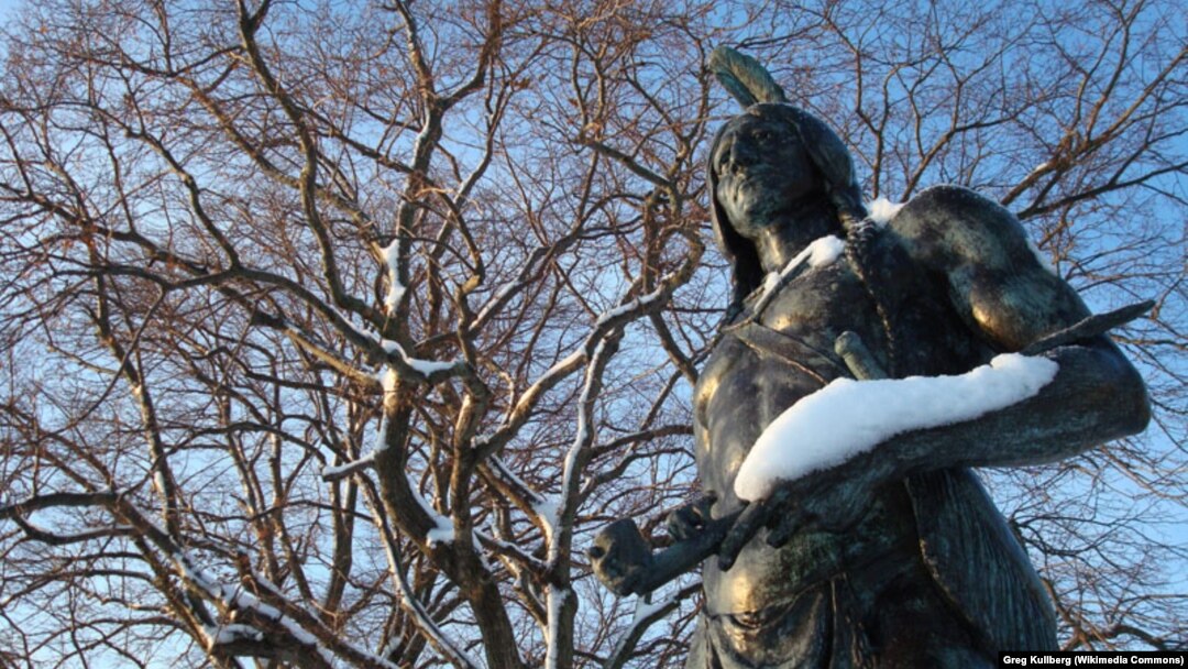 The Wampanoag chief Massasoit welcomed the English settlers and kept peaceful relations with them. But after he died relations grew worse.