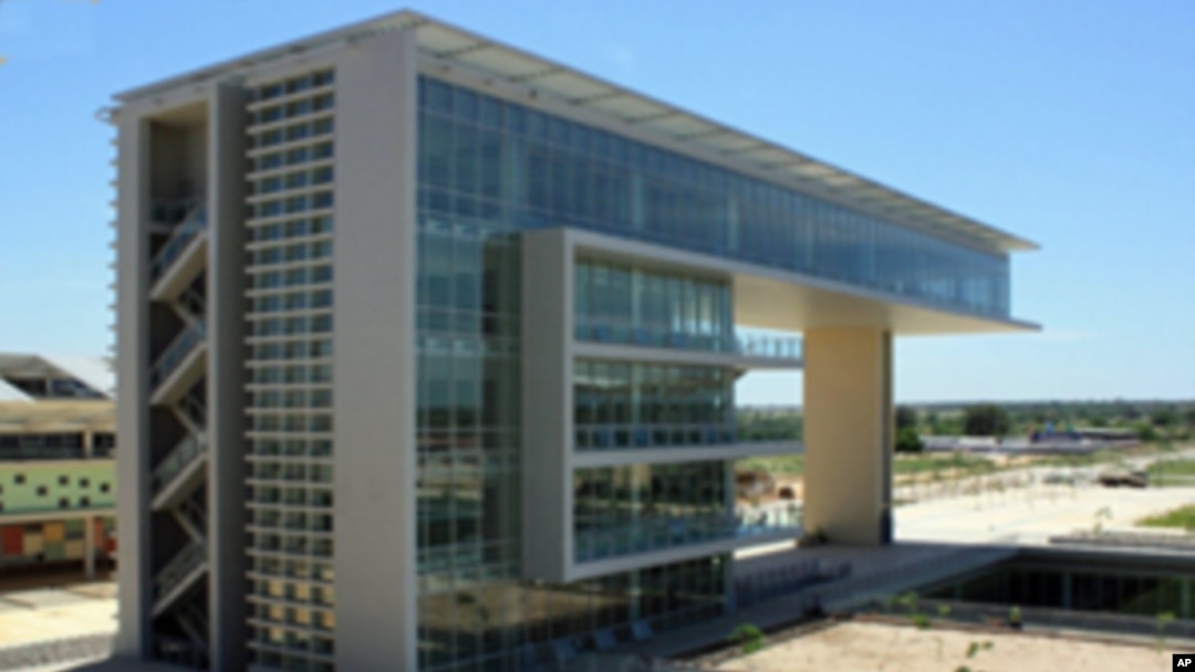Biblioteca da Universidade Agostinho Neto, Luanda (Angola)