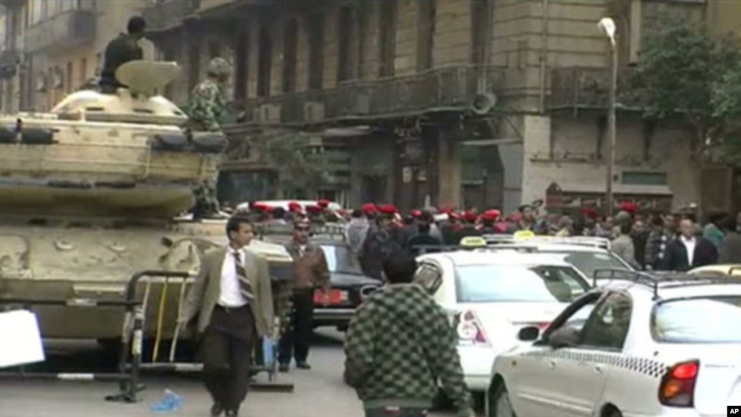 'Yansandan Masar suke maci a zanga zangar neman karin albashi.