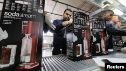 "Soda Stream" xalqaro kompaniyasi ishchilari G'arbiy sohildagi zavodda. 2014-yil yanvar. 