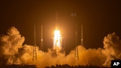A Long March-5 rocket carrying the Chang'e 5 lunar mission lifts off at the Wenchang Space Launch Center in Wenchang in southern China's Hainan province, Nov. 24, 2020.