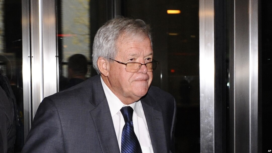 El exlíder republicano se declaró culpable de violar leyes bancarias en octubre y será sentenciado esta semana en Chicago. Si es hallado culpable puede ser condenado hasta cinco años de cárcel.