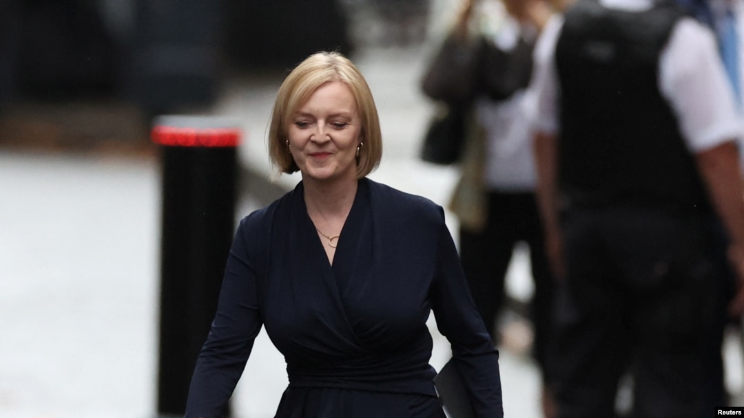 Waziri mkuu pya Uingereza Liz Truss akiwa Downing Street mjini London.