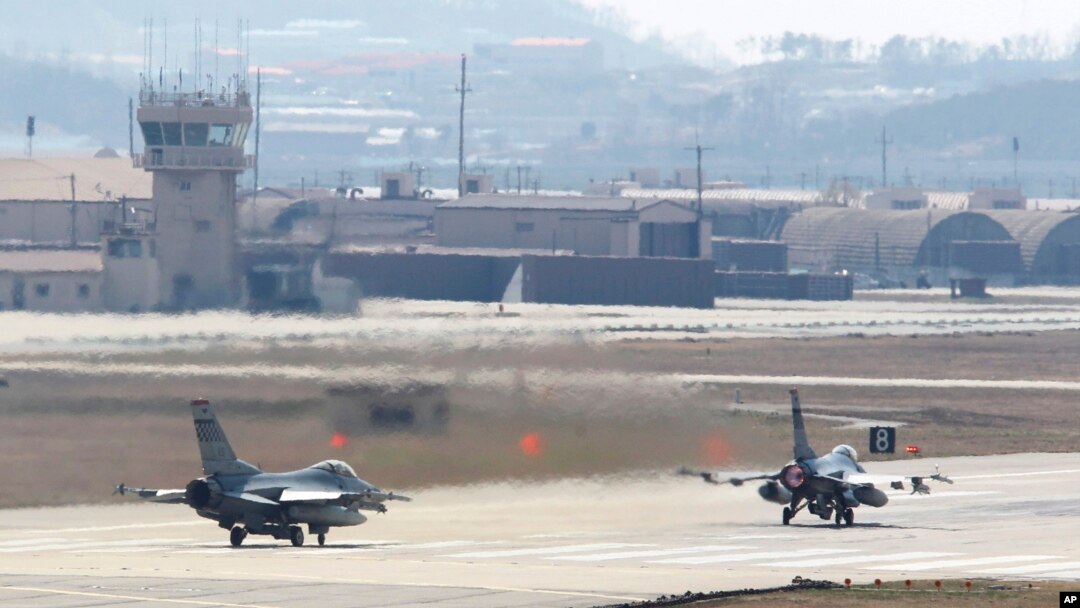지난해 4월 미·한 연합훈련인 '키 리졸브' 연습에 참가한 미 공군 소속 F-16 전투기가 오산 공군기지에서 이륙하고 있다. (자료사진)