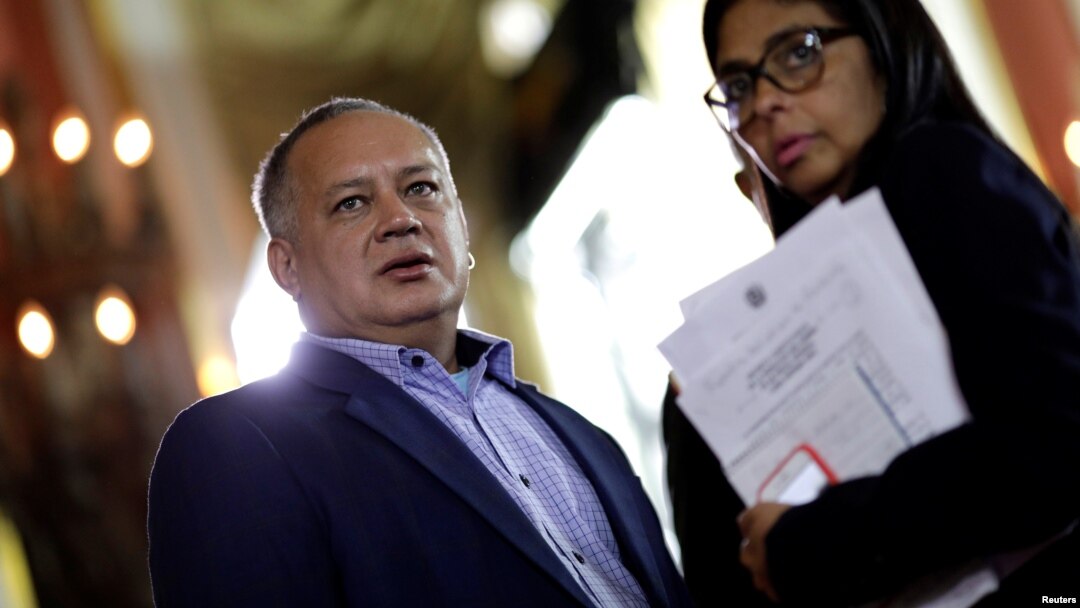 Diosdado Cabello junto a la presidenta de la Asamblea Constituyente, Delcy Rodríguez, en un evento del 5 de agosto de 2017.