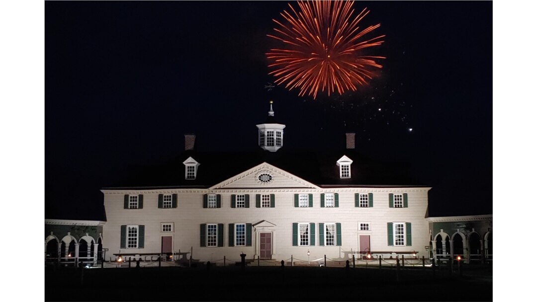 Fireworks display at Mount Vernon, Alexandria, Virginia, June 27, 2020, to honor America’s Independence Day on July 4th. (Deborah  Block/VOA)