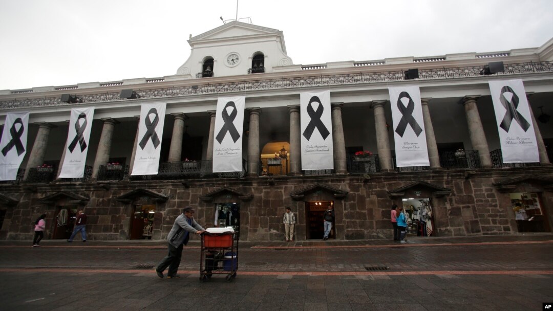 Black ribbon banners representing seven people who were killed by a dissident rebel group on the border of Ecuador with Colombia, hang outside the government palace in Quito, Ecuador, April 17, 2018. 