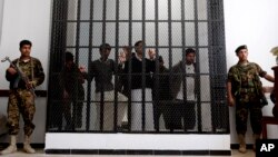 شیعیان حوثی یمن می گویند این افراد وابسته به القاعده را دو سال پیش دستگیر کرده اند. 