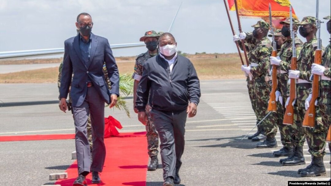 Flipe Nyusi, Presidente de Moçambique, e Paul Kagame, Presidente do Ruanda, em Pemba, 24 de Setembro de 2021