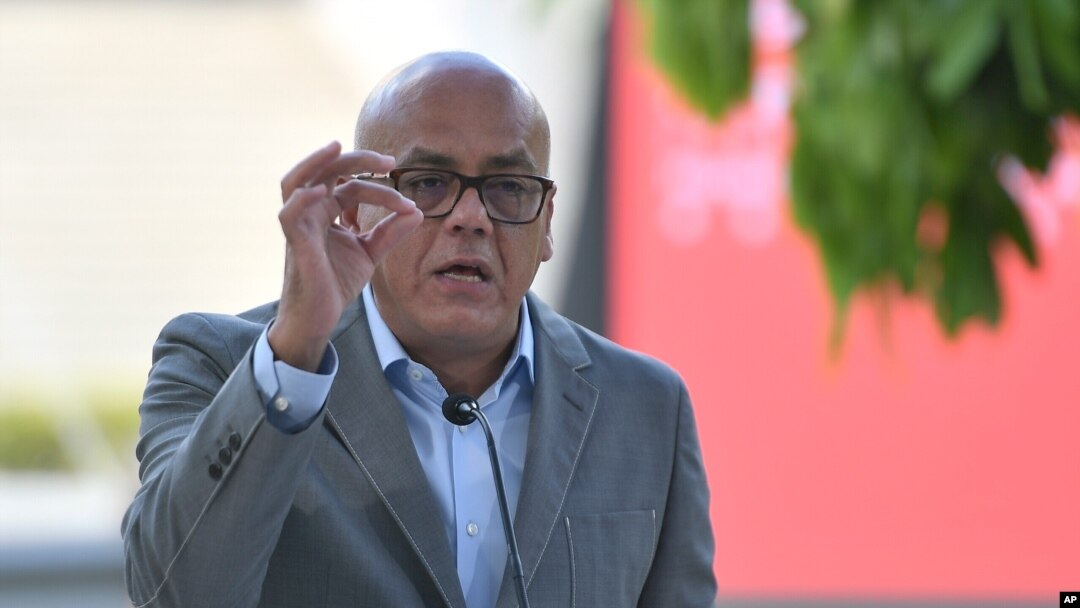El presidente de la Asamblea Nacional de Venezuela, Jorge Rodríguez, habla en una conferencia de prensa en Caracas, el 21 de enero de 2020.