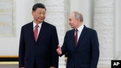 俄羅斯總統普京在莫斯科克里姆林宮為到訪的中國國家主席習近平舉行歡迎儀式。（2023年3月21日）