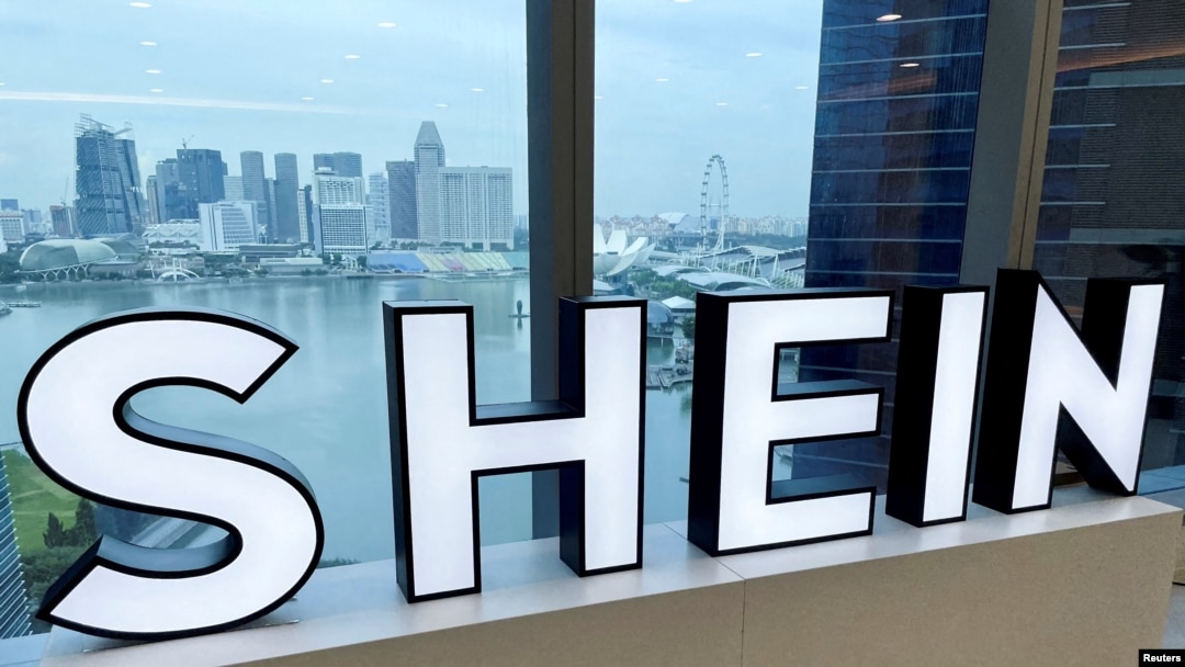 ARCHIVO - El logo de Shein en la oficina de la compañía en el distrito central de negocios de Singapur, el 18 de octubre de 2022. 