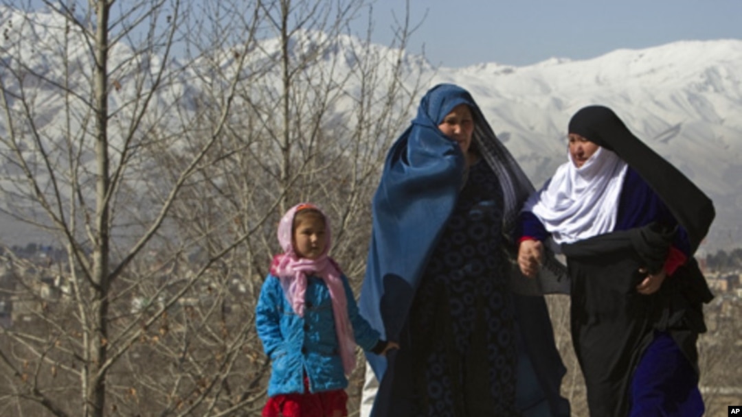Afghan women arrive to attend a ceremony to mark International Women's day in Kabul March 10, 2011.