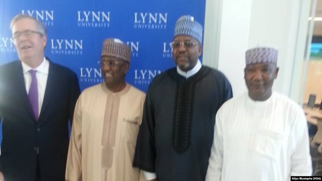Daga hagu zuwa dama Jeff Bush, Alhaji Indimi, Aliyu Modibbo da Aliyu Mustapha wanda ya dauki hoton a bikin bude cibiyar a Florida