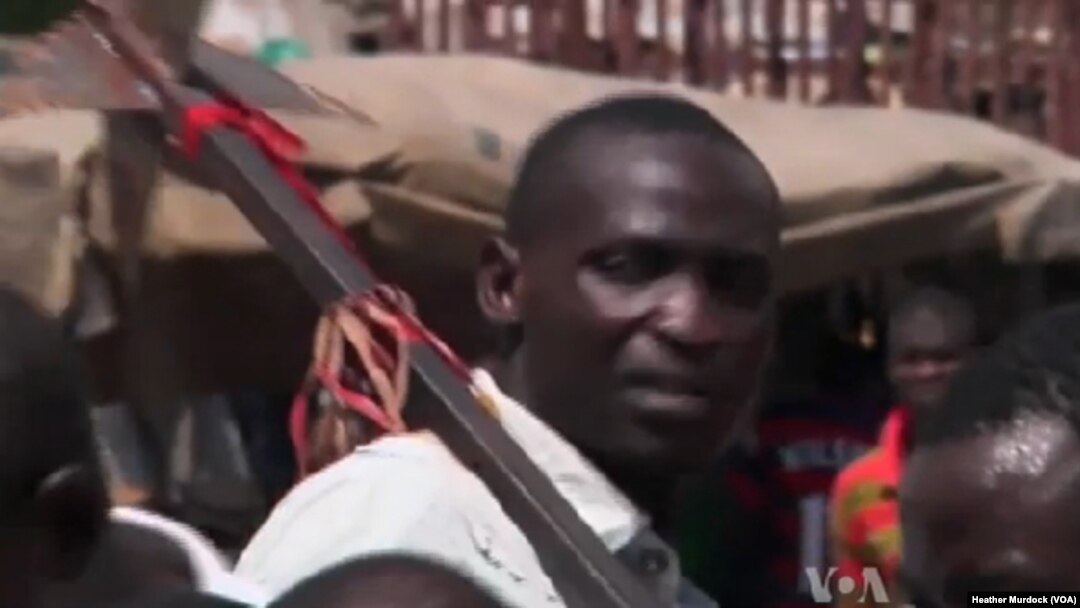 Matasa da mafarauta da sauran jama'ar gari na kara taimakawa wajen tabbatar da tsaro a arewa maso gabashin Nijeriya.