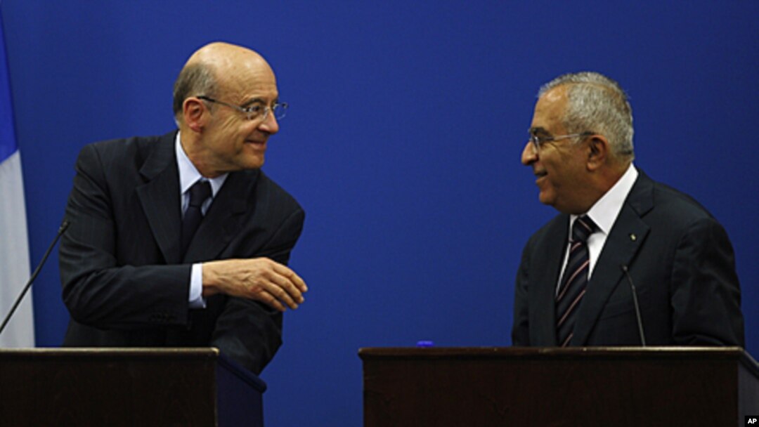 France's Foreign Minister Alain Juppe (L) gestures as he stands next to Palestinian Prime Minister Salam Fayyad during a joint news conference after their meeting in the West Bank city of Ramallah, June 2, 2011