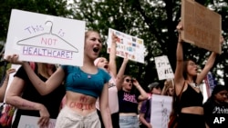 Manifestación en apoyo del derecho al aborto, 2 de julio de 2022, en Kansas City, Missouri.