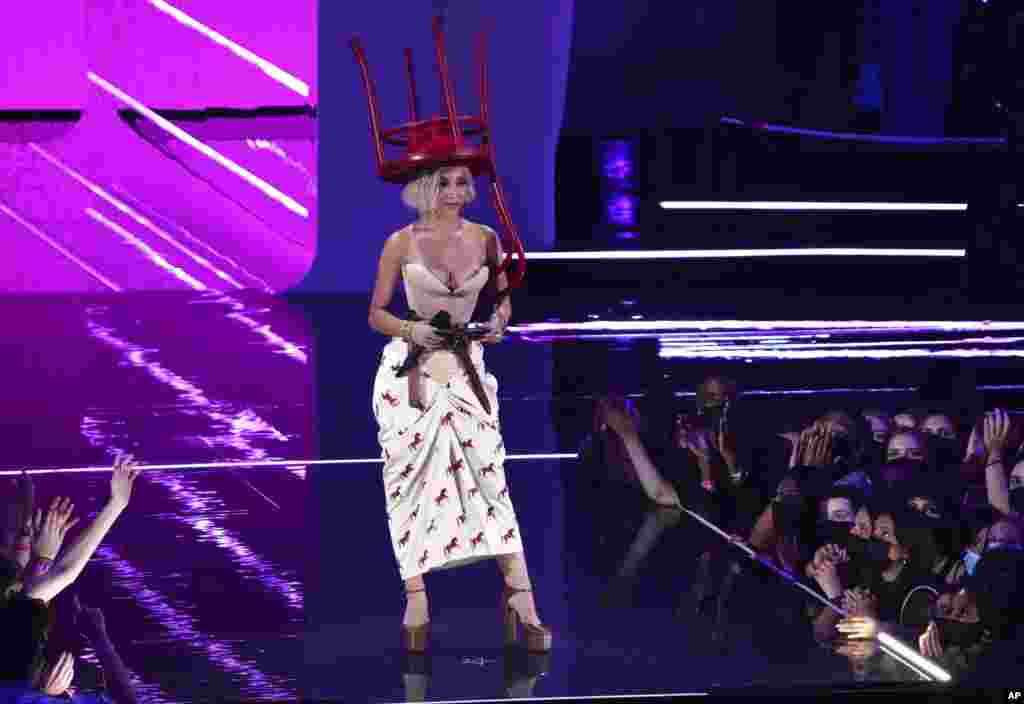 Host Doja Cat presents the award for best new artist at the MTV Video Music Awards at Barclays Center, Sept. 12, 2021, in New York.
