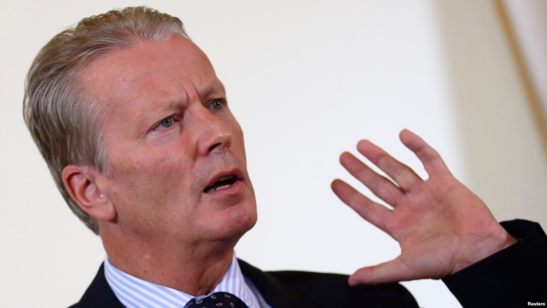 Austrian Vice Chancellor Reinhold Mitterlehner addresses a news conference after a cabinet meeting in Vienna, Austria, Sept. 29, 2015. 