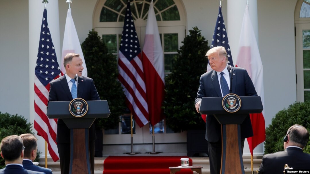 El presidente de Polonia, Andrzej Duda, a la izquierda, junto con su homólogo estadounidense, Donald Trump, durante la rueda de prensa conjunta en la Casa Blanca.