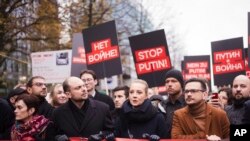 Protesto contra o Presidente russo, Vladimir Putin, na Alemanha