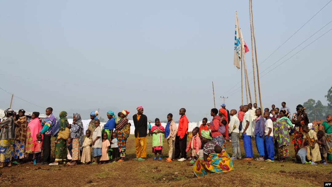Several thousand Congolese refugees have crossed the Ugandan border, July 22, 2012.
