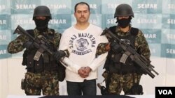 Sergio Antonio Mora Cortés, alias "El Toto" está acusado de pertencer a Los Zetas y de ser el jefe de Jorge Zapata, alias "El Piolín", el principal sospechoso por la muerte del agente Jaime Zapata.