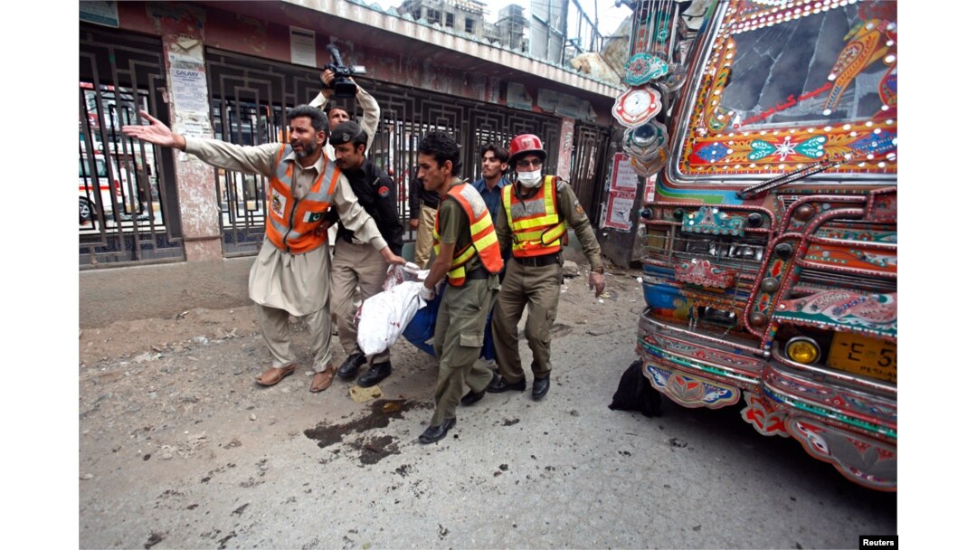 Bomb Kills 8 in Pakistan