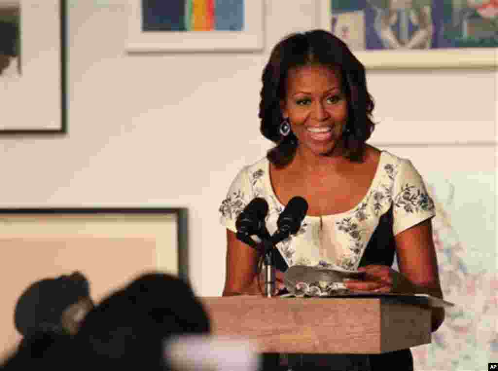 AQSh prezidentining rafiqasi Mishel Obama Nyu-Yorkda boshqa prezidentlarning rafiqalariga ziyofat berdi