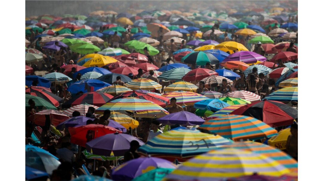 People pack the Ipanema beach amid the new coronavirus pandemic in Rio de Janeiro, Brazil, Sept.6, 2020.