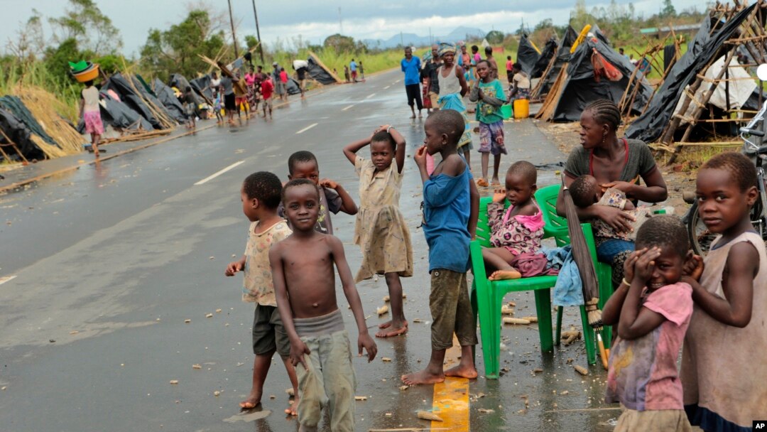 Survivors of Cyclone Idai in a makeshift shelter by the roadside near Nhamatanda about 50 kilometres from Beira, in Mozambique, March, 22, 2019.