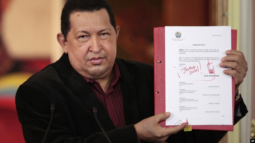 La oposición ha dicho que con la ley Chávez busca sumar votos de cara a las elecciones de octubre.