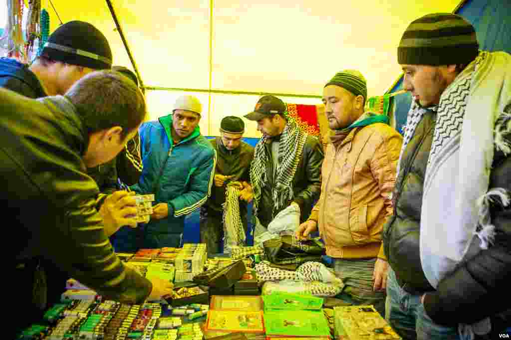 Vendors sell prayer beads and skull caps, Moscow, Oct. 15, 2013. (Vera Undritz for VOA)