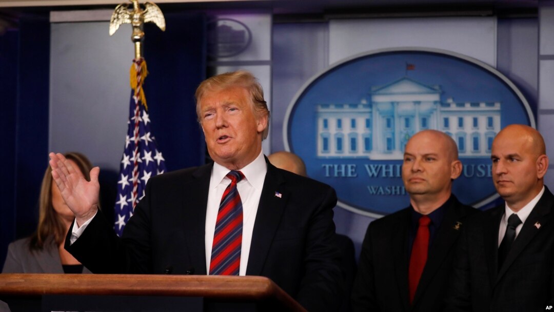 El presidente de EE.UU. Donald Trump habla con periodistas durante una rueda de prensa en la Casa Blanca, en Washington el 3 de enero del 2019.