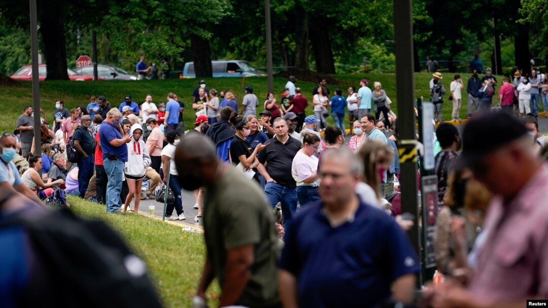 FILE - Hundreds of people line up outside a Kentucky Career Center hoping to find assistance with their unemployment claim in Frankfort, Kentucky, June 18, 2020. 