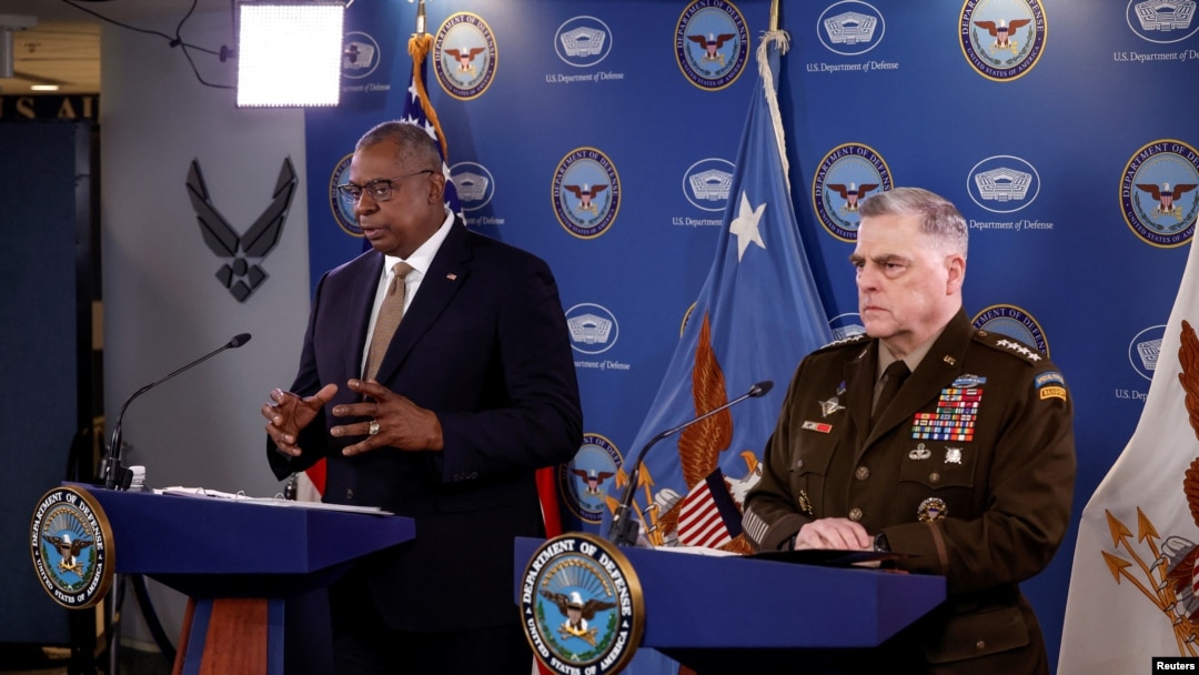 美國國防部長奧斯汀與美軍參謀長聯席會議主席米利（Mark Milley）2023年3月15日共同見媒體。（路透社）