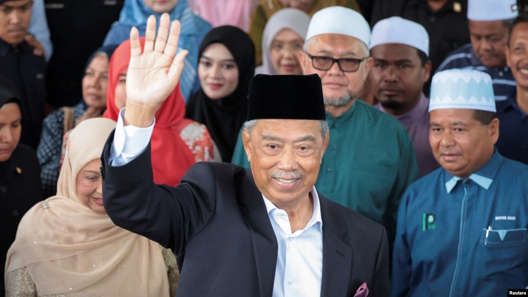Malaysian opposition leader and former premier Muhyiddin Yassin waves as he leaves the Gua Musang Sessions Court in Gua Musang, Malaysia, Aug. 27, 2024.